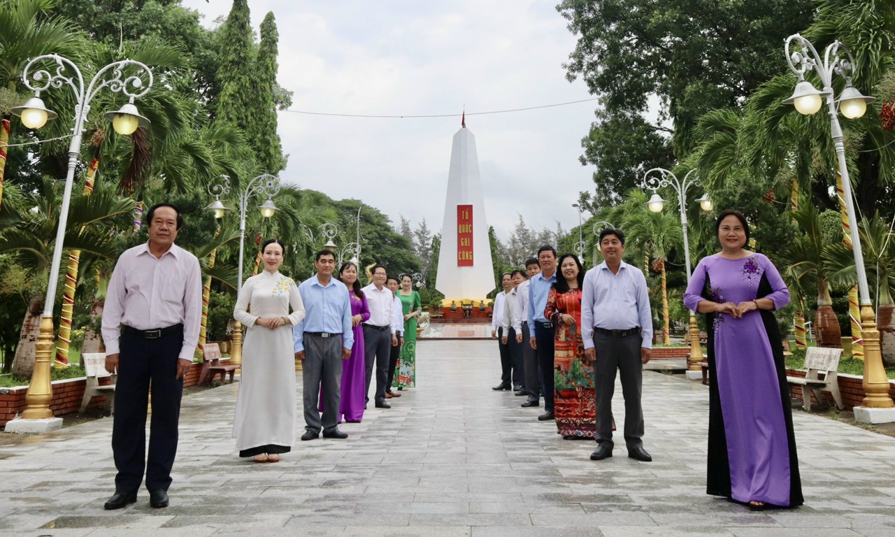 //banqlntlstp.cantho.gov.vn/files/files/z4383251532940_d70d20116f960bd4c3137c3b7b15fbf8.jpg