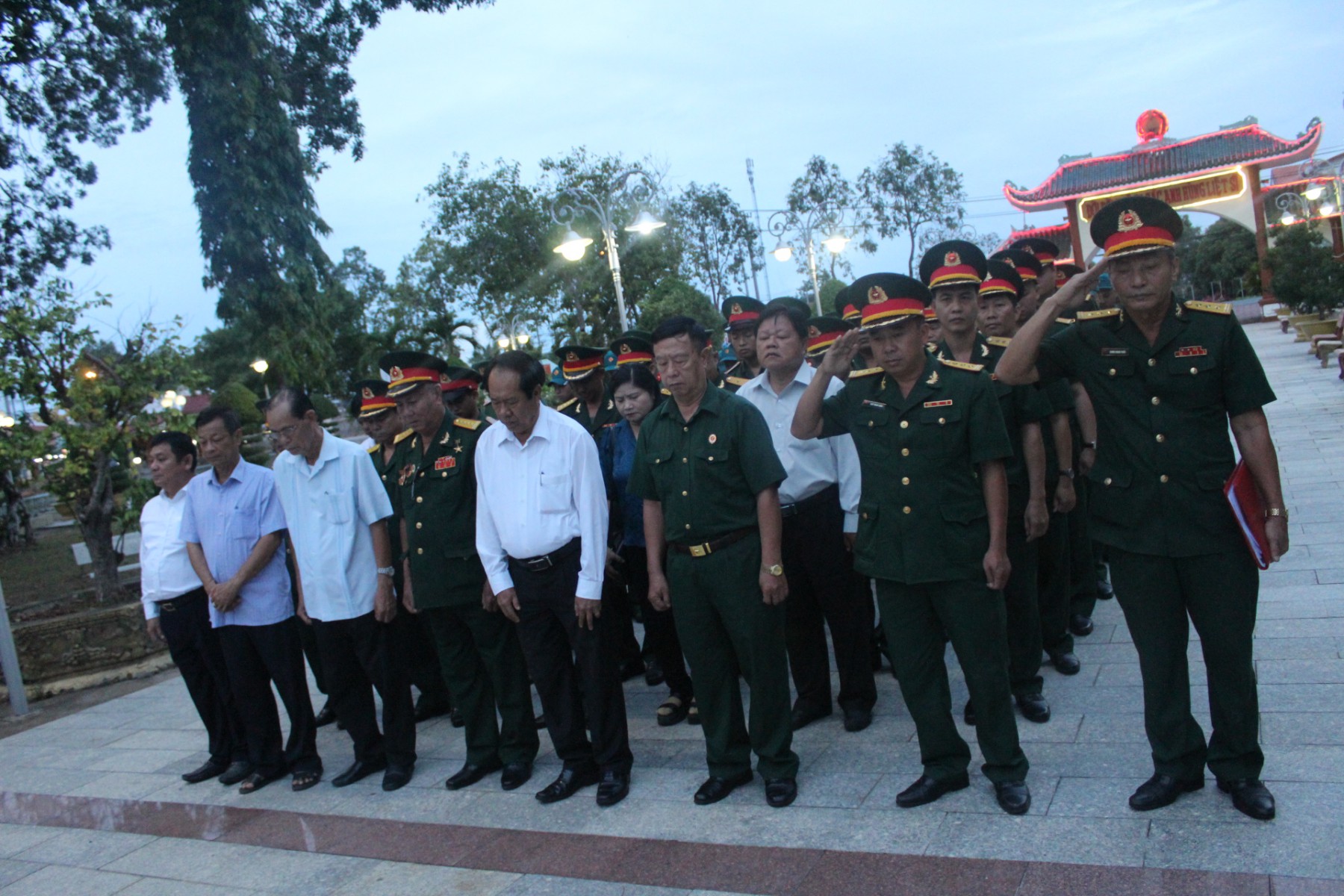 ĐOÀN BỘ CHỈ HUY QUÂN SỰ THÀNH PHỐ CẦN THƠ VIẾNG NGHĨA TRANG LIỆT SĨ THÀNH PHỐ NHÂN DỊP KỶ NIỆM 60 NĂM NGÀY THÀNH LẬP TIỂU ĐOÀN TÂY ĐÔ (24/6/1964-24/6/2024)