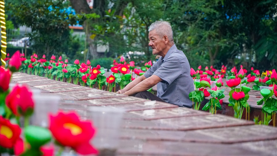 Theo ông Hiện, Lễ thắp nến tri ân, dâng hương tưởng niệm tại nghĩa trang thành phố đã góp phần cùng toàn xã hội chăm sóc, đền đáp những người có công, đồng thời giáo dục thế hệ trẻ lòng yêu nước, truyền thống cách mạng, tinh thần đại đoàn kết dân tộc, ý chí xây dựng và bảo vệ Tổ quốc, hướng tới tương lai tươi sáng.